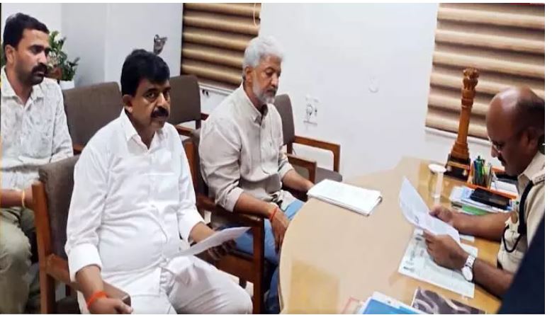 వల్లభనేని వంశీ కంప్లైంట్..ఆ ఛానెళ్లకు లీగల్ నోటీసులు..?